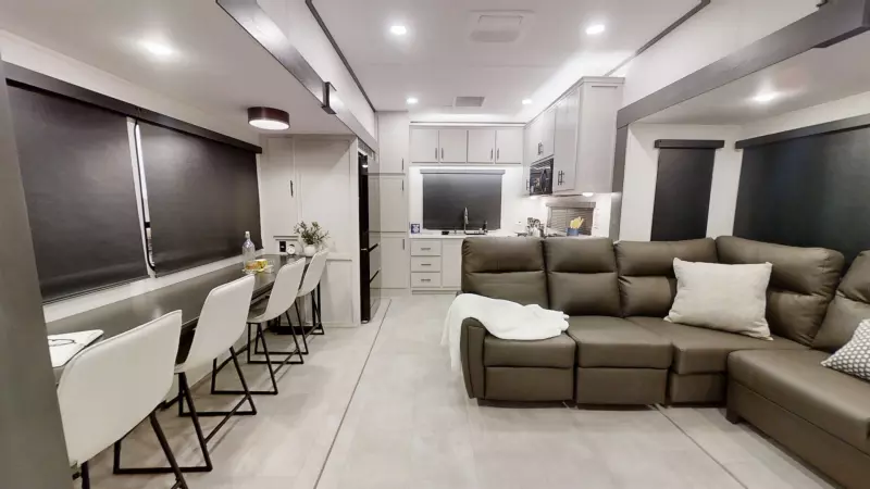 KING33 Floorplan Main Room